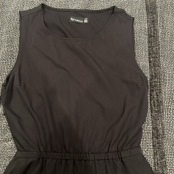 Mini Open Back Black Dress With Pockets - Picture 3 of 5